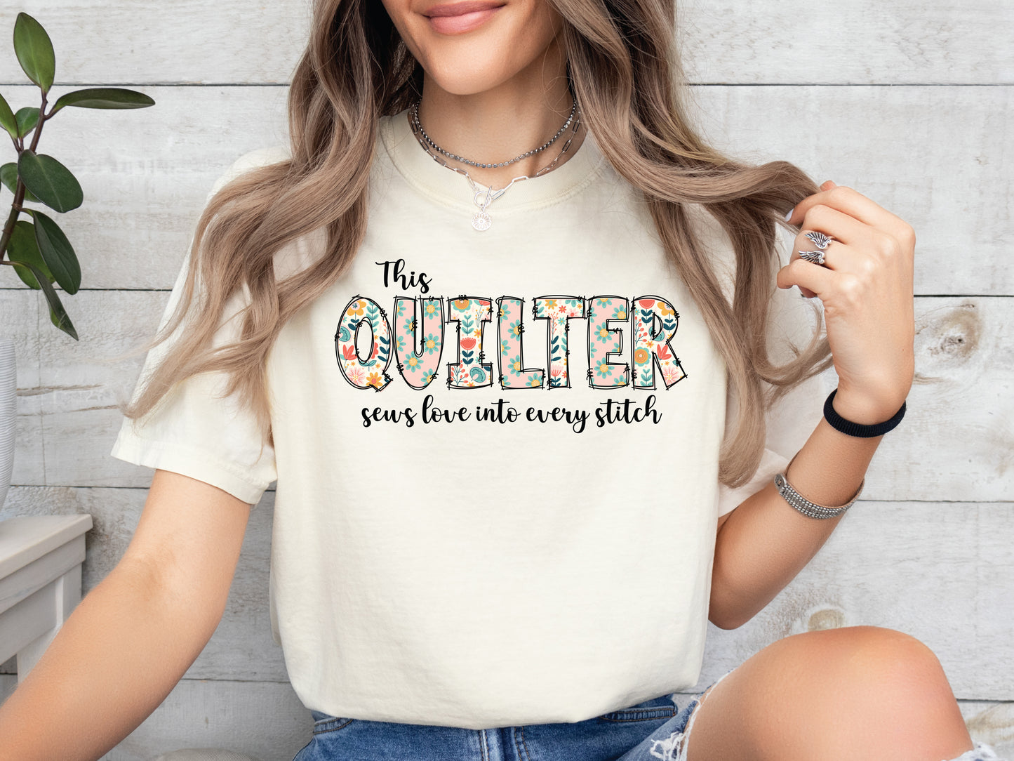 This Quilter Sews Love Into Every Stitch T-Shirt