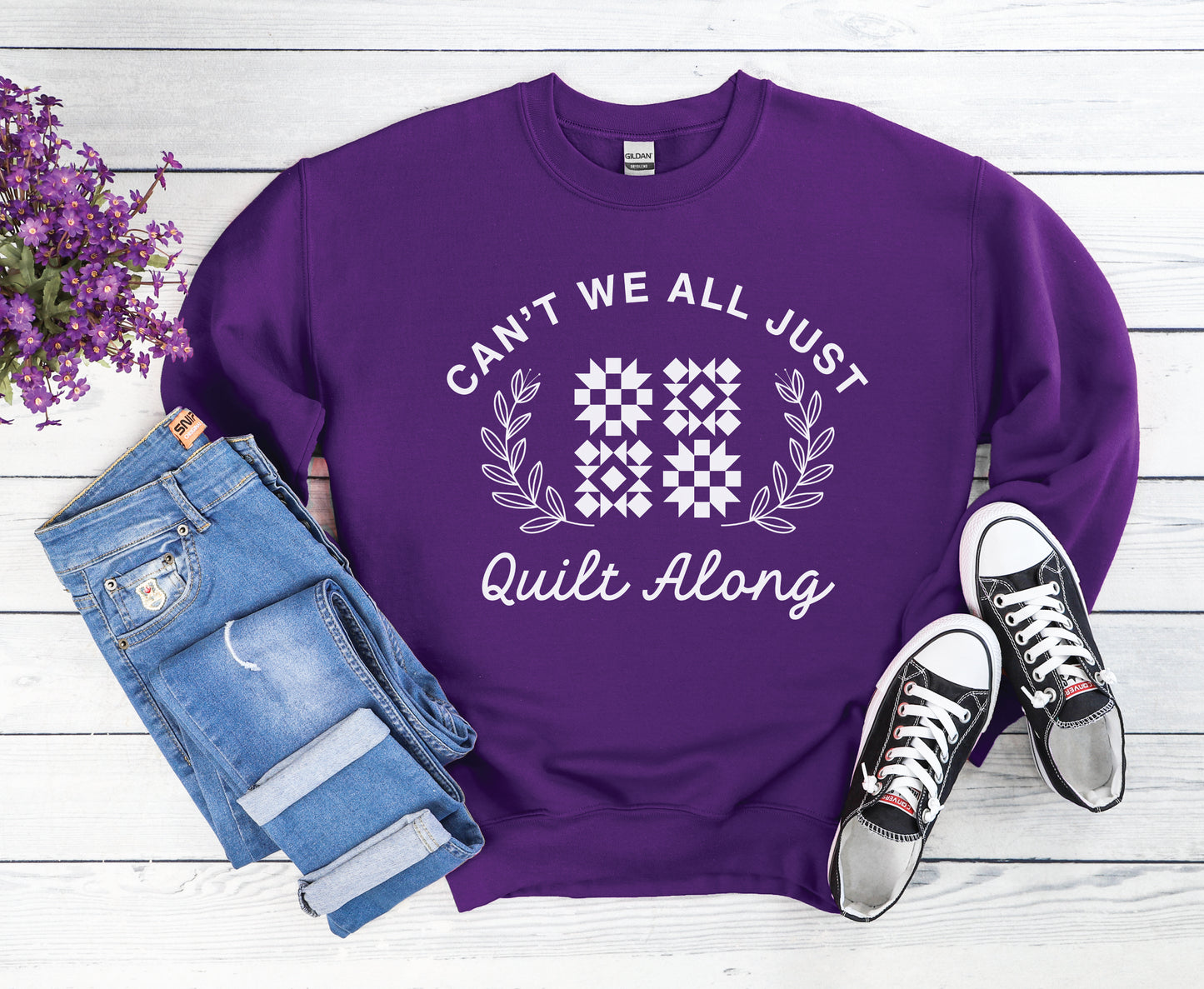 Cozy quilt-themed soft crew Purple sweatshirt with the phrase “Can’t We Just All Quilt Along,” perfect gift for a quilter, ideal for sewing days, quilt retreats, and craft fairs.