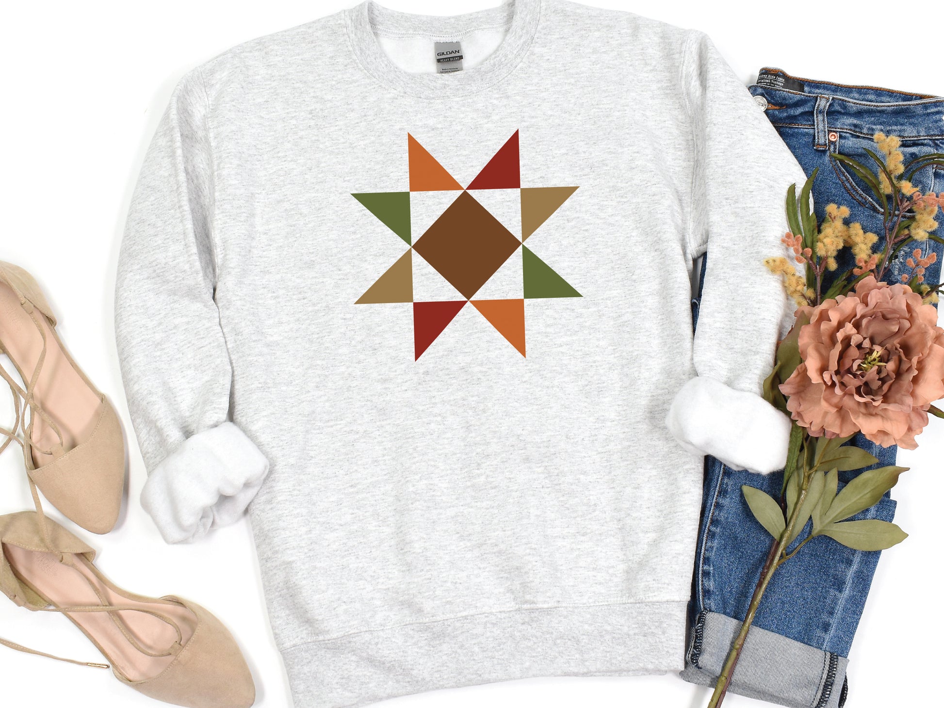 Evening Star quilt block sweatshirt in the color Ash with autumn colors by Bee Inspired Tees. Gifts for Quilters, perfect for fall sewing, quilt retreats, and everyday wear.