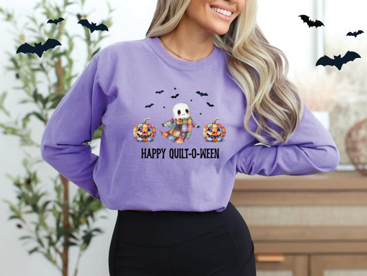 Happy Quilt-O-Ween t-shirt with patchwork pumpkins and ghost, Violet/Purple Comfort Colors shirt – gift for quilters.