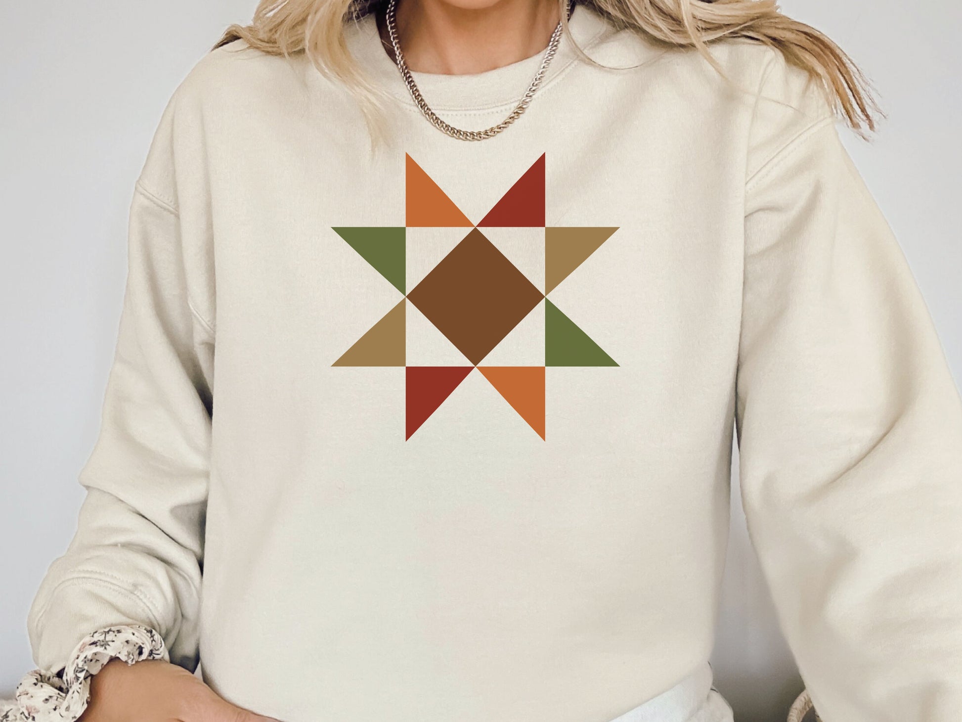 Evening Star quilt block sweatshirt in the color Sand with autumn colors by Bee Inspired Tees. Gifts for Quilters, perfect for fall sewing, quilt retreats, and everyday wear.