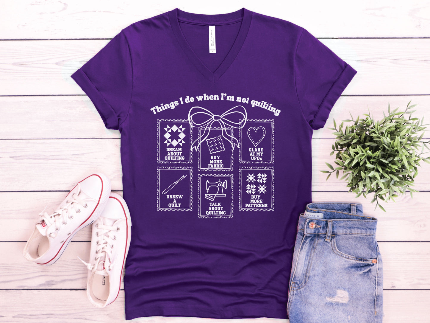 Things I Do When I'm Not Quilting V-Neck T-Shirt